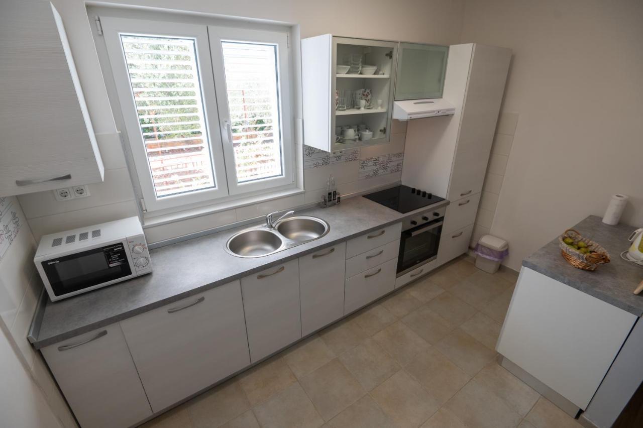 Modern Apartment Edda - Quiet Area - Close To Old Town And Beaches Zára Kültér fotó